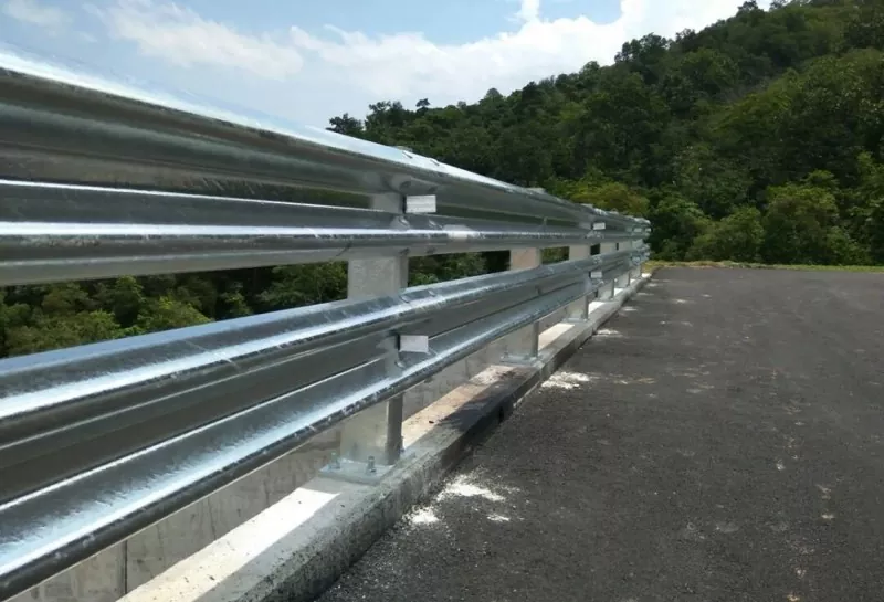 इस्पात राजमार्ग गार्डरेल